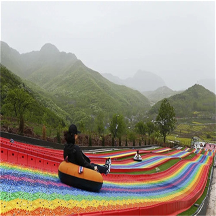 阜平彩色滑草大型无动力 减速板厂家批发户外景区旱道雪道网红七彩 彩虹滑道